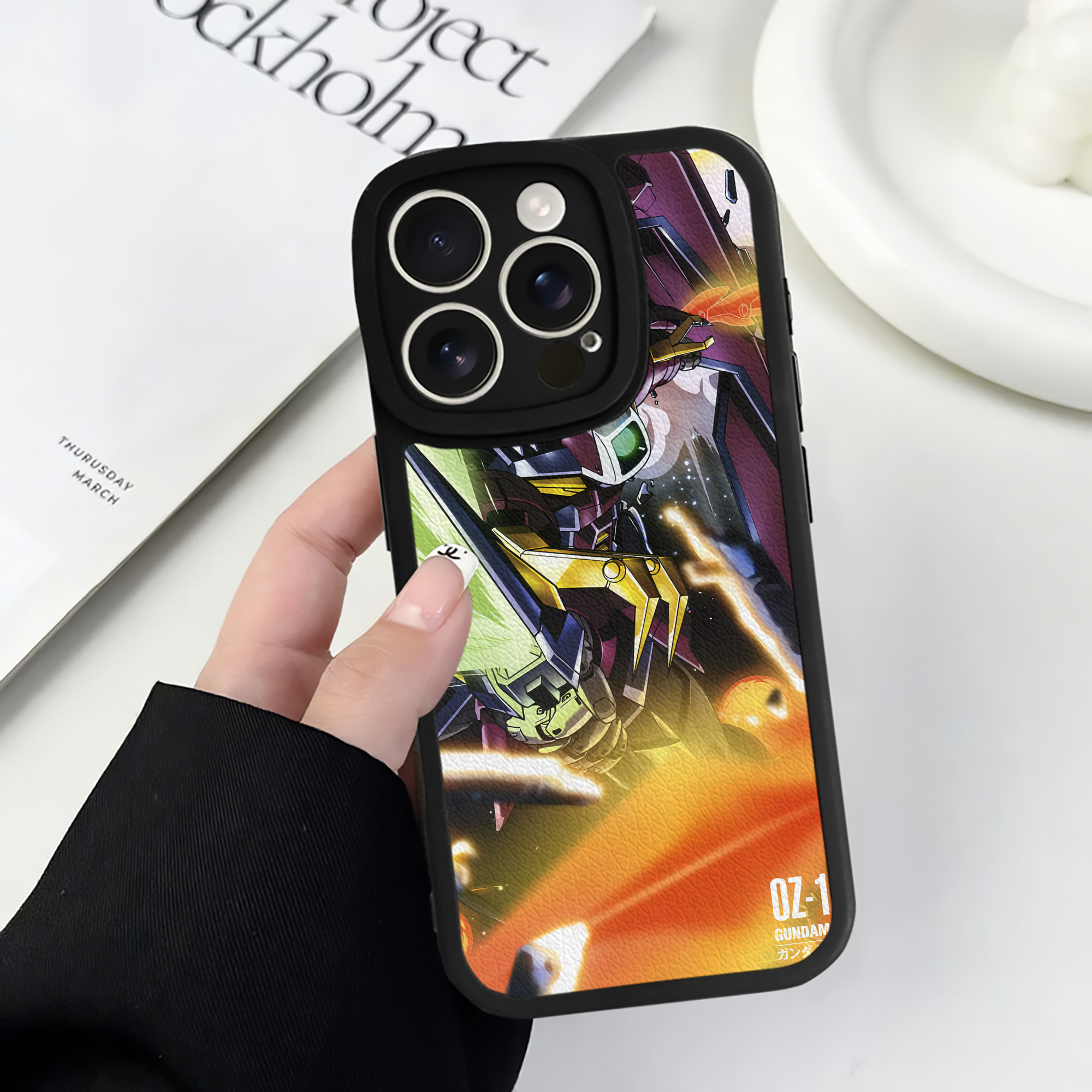 （画像用） 機動戦士ガンダム Mobile Suit Gundam 【iPhone 16シリーズ対応】シリコンスマホケース（レザー調） 材質：シリコン